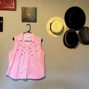 Quizz Sleeveless Button down blouse